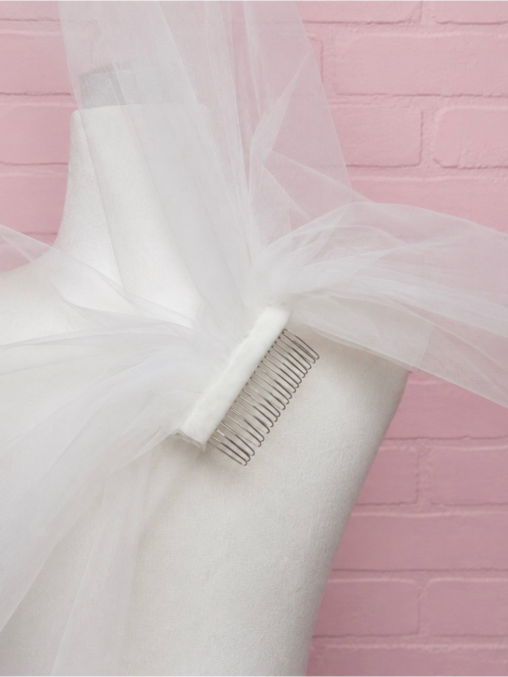 Beautiful Floral Lace Edge Bridal Veil - Picture 4 of 8